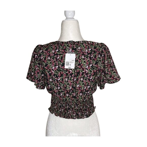 FOREVER 21 Womens Crop Top Plunging V-neckline Floral Smocked Size Medium - Picture 2 of 13